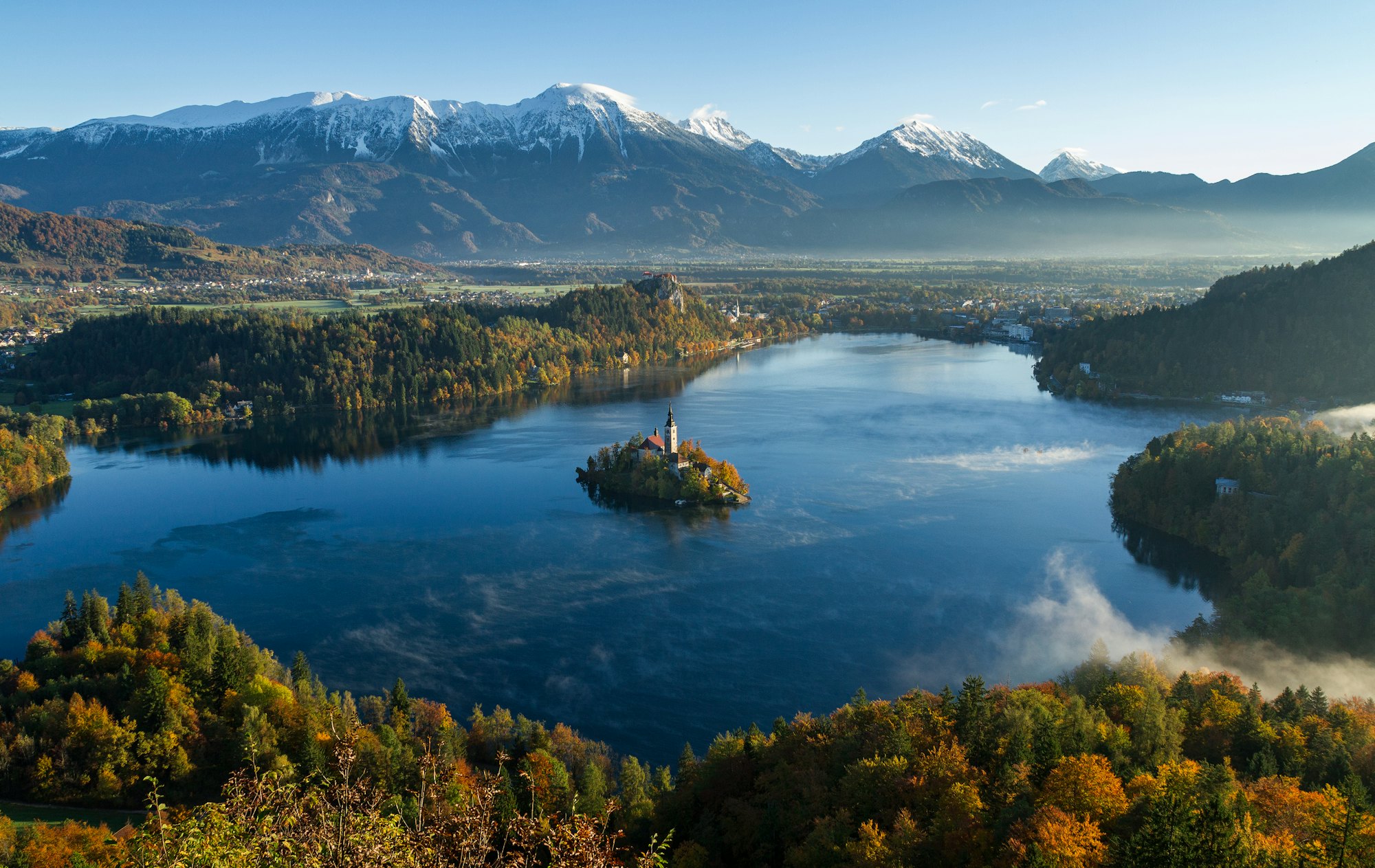 Blejsko jezero z otokom in Julijskimi Alpami